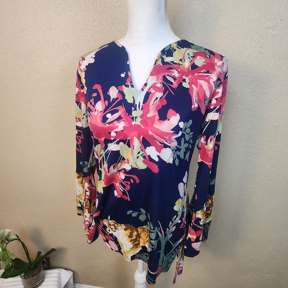 Natori Pink Floral on Navy Long Sleeve Tee Medium (5958) - Picture 1 of 4